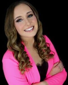 Victoria Adams Headshot